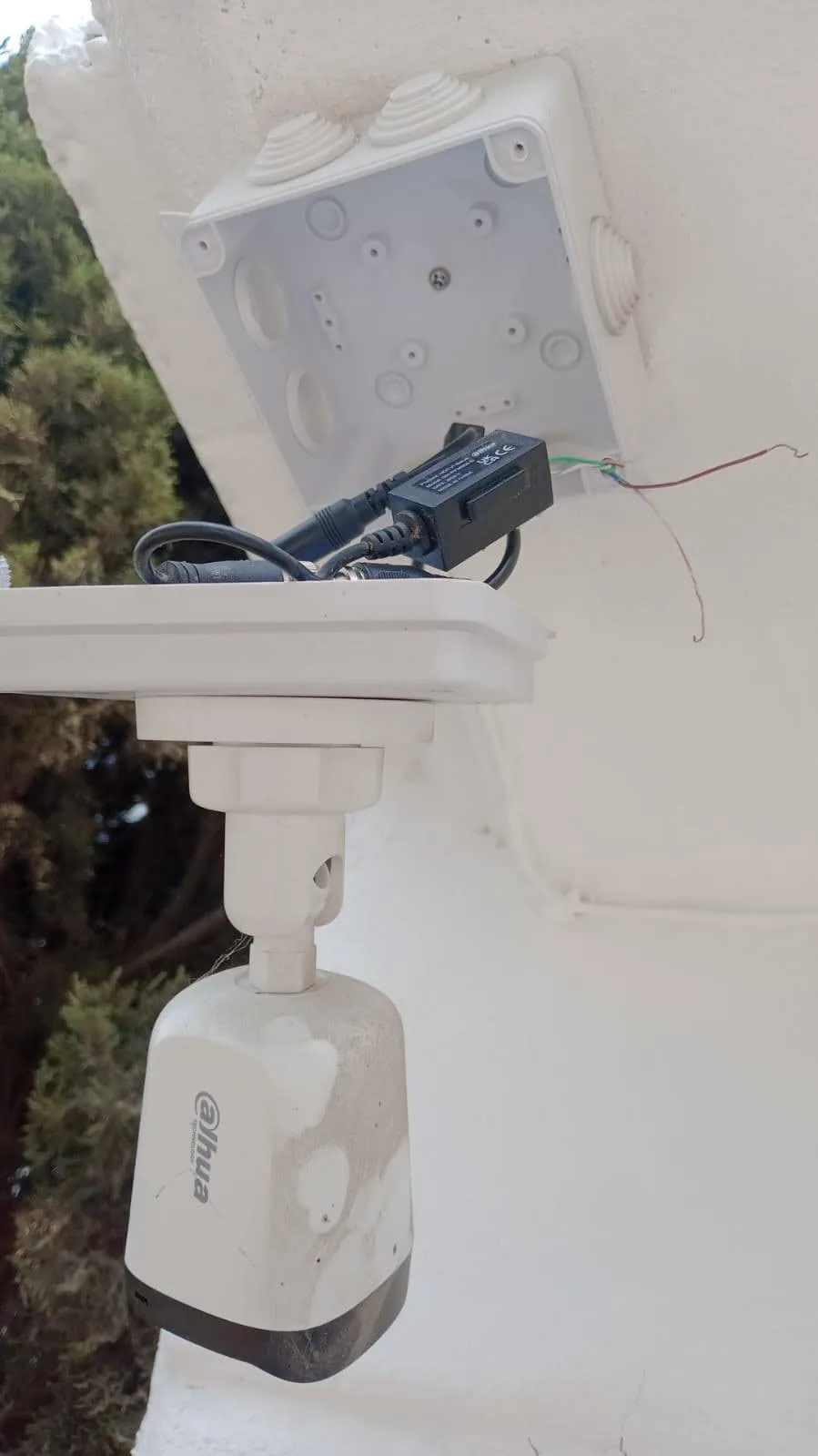 Cámara de seguridad montada en exterior
